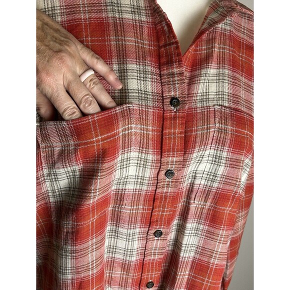 Women's Roots Canada (Small P) Red Plaid Flannel Pocketed Button Front Shirt - Picture 3 of 10